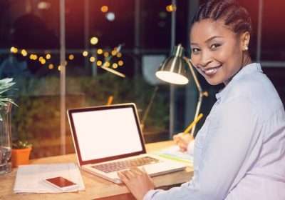 businesswoman-working-laptop_1134-29575